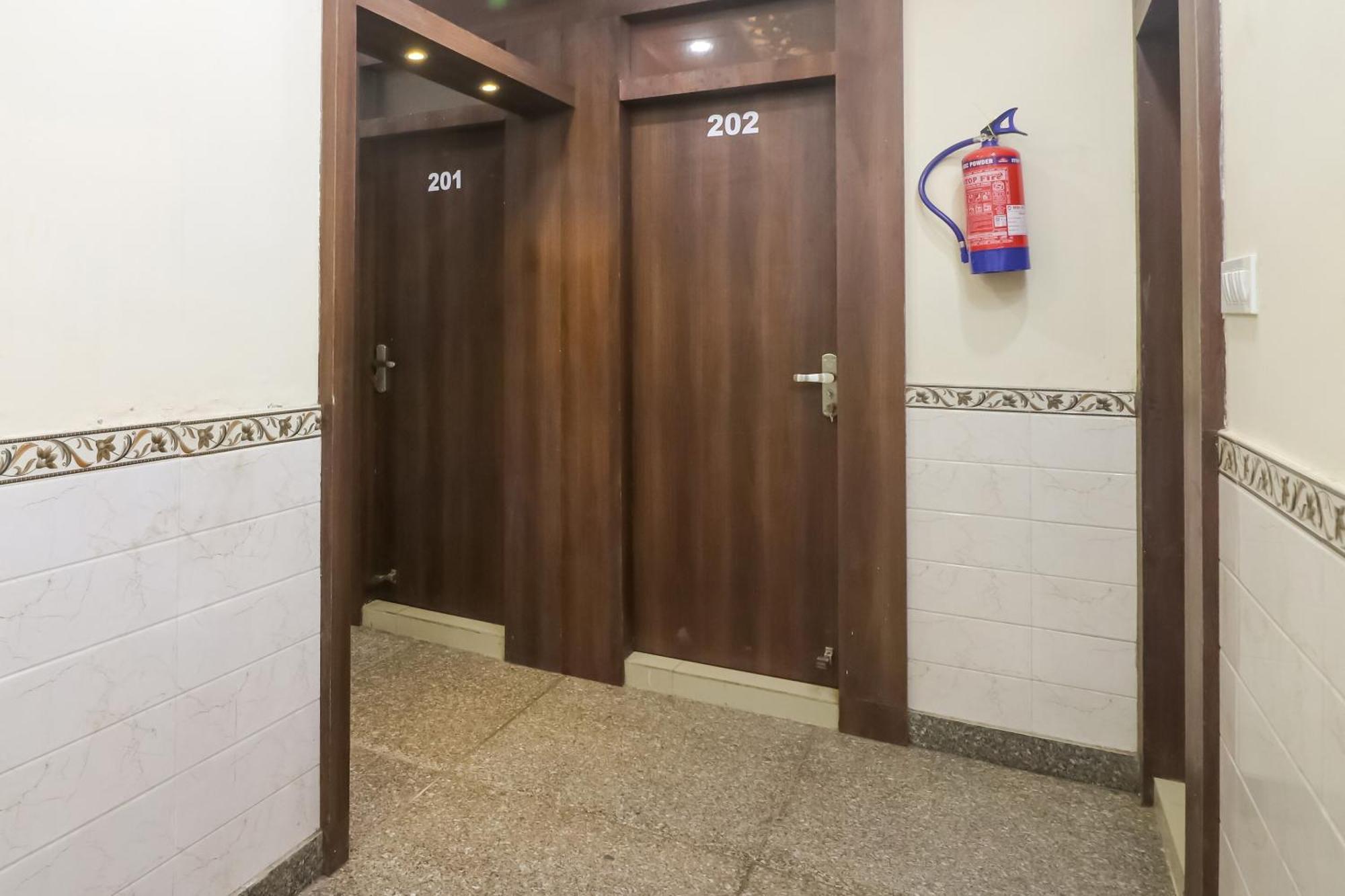 Hotel O Mayur Plaza Delhi  Exterior photo